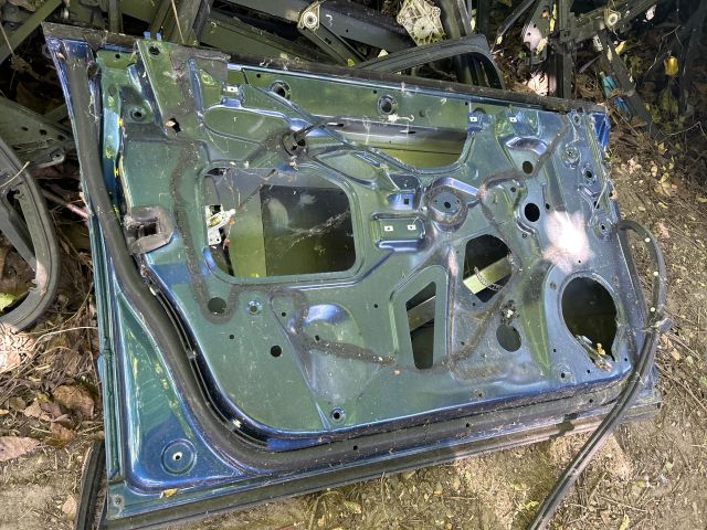 bontott AUDI A4 B7 Bal első Ajtó (Üres lemez)