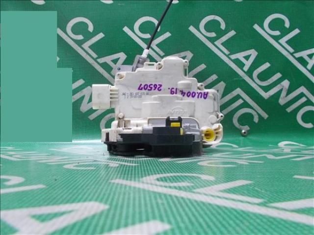 bontott AUDI A4 B7 Bal első Ajtózár