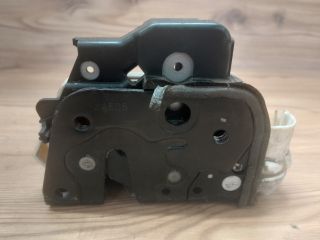 bontott AUDI A4 B7 Bal első Ajtózár