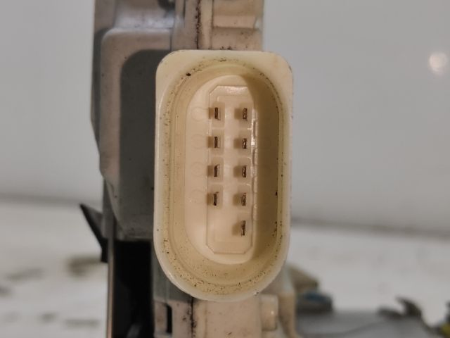 bontott AUDI A4 B7 Bal első Ajtózár