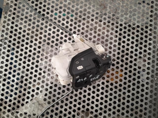 bontott AUDI A4 B7 Bal első Ajtózár