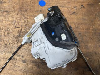 bontott AUDI A4 B7 Bal első Ajtózár