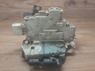 bontott AUDI A4 B7 Bal első Ajtózár