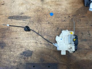 bontott AUDI A4 B7 Bal első Ajtózár