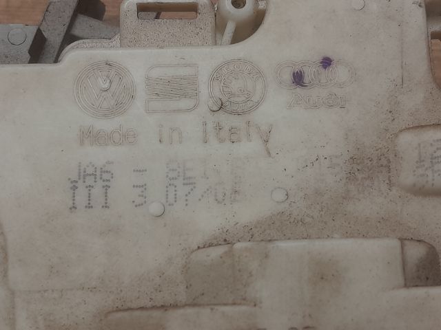 bontott AUDI A4 B7 Bal első Ajtózár