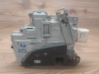 bontott AUDI A4 B7 Bal első Ajtózár