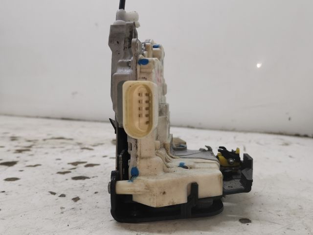 bontott AUDI A4 B7 Bal első Ajtózár