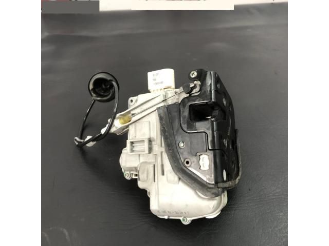 bontott AUDI A4 B7 Bal első Ajtózár