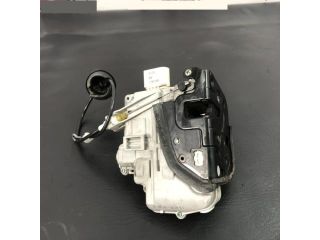 bontott AUDI A4 B7 Bal első Ajtózár