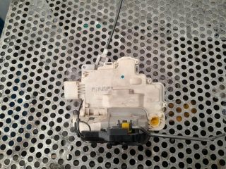 bontott AUDI A4 B7 Bal első Ajtózár