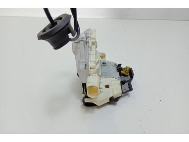 bontott AUDI A4 B7 Bal első Ajtózár