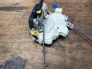 bontott AUDI A4 B7 Bal első Ajtózár