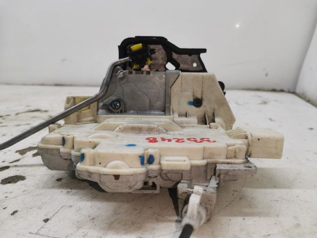 bontott AUDI A4 B7 Bal első Ajtózár