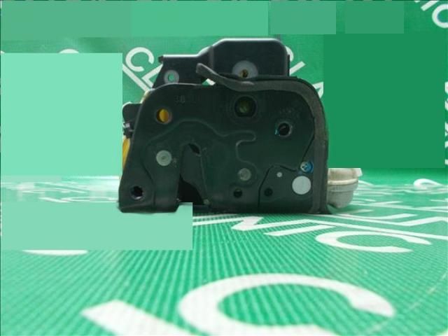 bontott AUDI A4 B7 Bal első Ajtózár