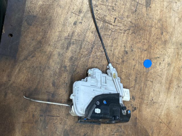 bontott AUDI A4 B7 Bal első Ajtózár