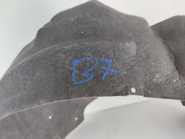 bontott AUDI A4 B7 Bal első Dobbetét (Kerékjárati, Műanyag)