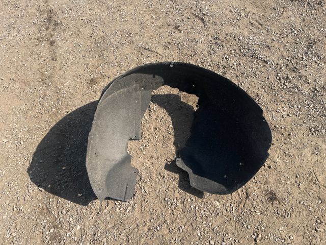 bontott AUDI A4 B7 Bal első Dobbetét (Kerékjárati, Műanyag)