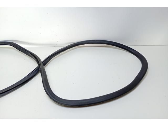 bontott AUDI A4 B7 Bal első Gumikéder