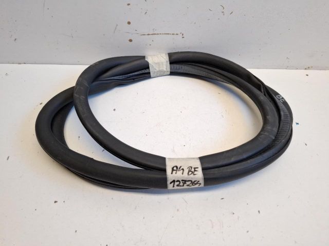 bontott AUDI A4 B7 Bal első Gumikéder