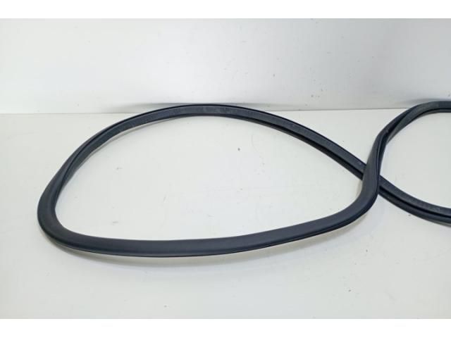 bontott AUDI A4 B7 Bal első Gumikéder