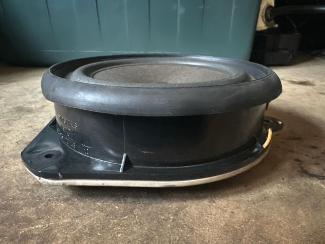 bontott AUDI A4 B7 Bal első Hangszóró