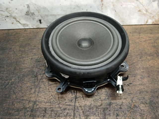 bontott AUDI A4 B7 Bal első Hangszóró