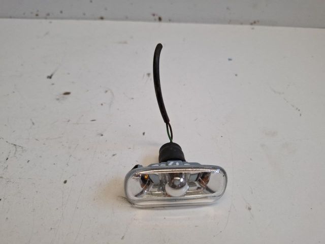 bontott AUDI A4 B7 Bal első Irányjelző