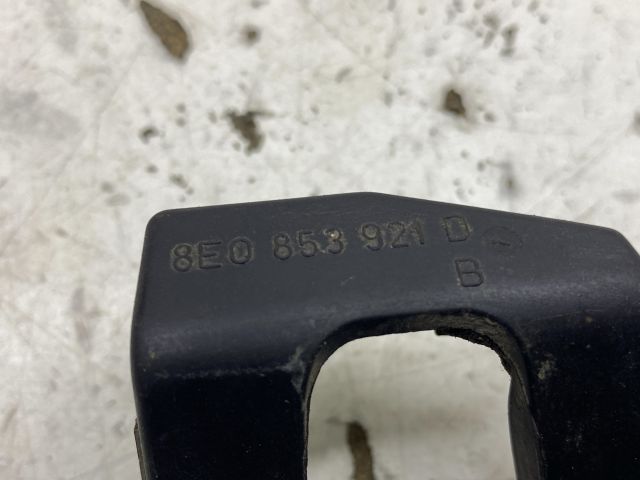 bontott AUDI A4 B7 Bal első Küszöb Tartó