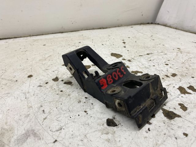 bontott AUDI A4 B7 Bal első Küszöb Tartó