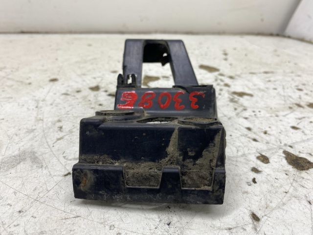 bontott AUDI A4 B7 Bal első Küszöb Tartó