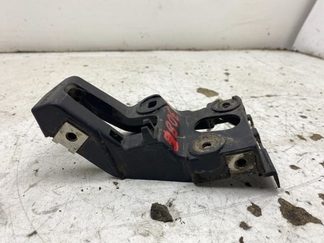 bontott AUDI A4 B7 Bal első Küszöb Tartó