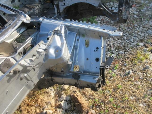 bontott AUDI A4 B7 Bal első Negyed Karosszéria Csomag