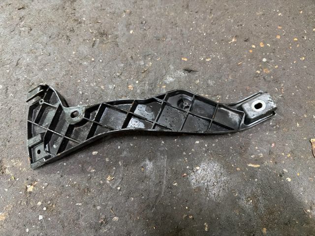 bontott AUDI A4 B7 Bal első Oldal Lökhárító Tartó (Műanyag)