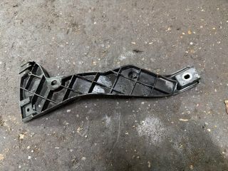 bontott AUDI A4 B7 Bal első Oldal Lökhárító Tartó (Műanyag)