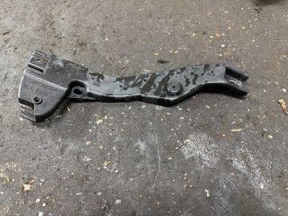 bontott AUDI A4 B7 Bal első Oldal Lökhárító Tartó (Műanyag)