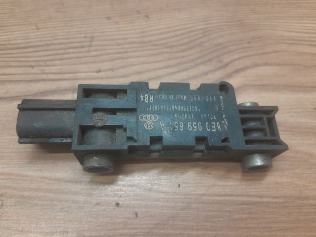 bontott AUDI A4 B7 Bal első Oldal Ütközés Érzékelő