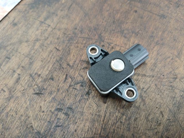 bontott AUDI A4 B7 Bal első Oldal Ütközés Érzékelő