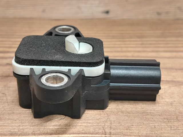 bontott AUDI A4 B7 Bal első Oldal Ütközés Érzékelő