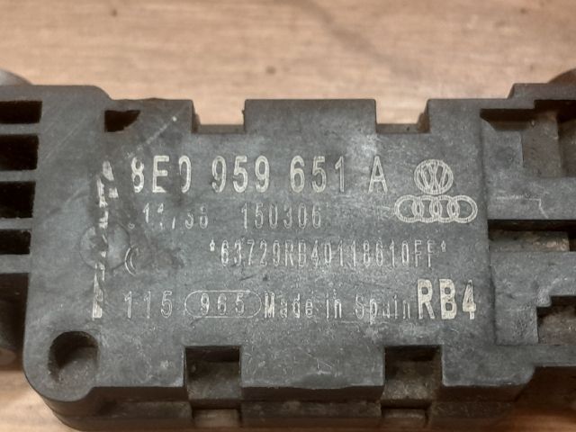 bontott AUDI A4 B7 Bal első Oldal Ütközés Érzékelő