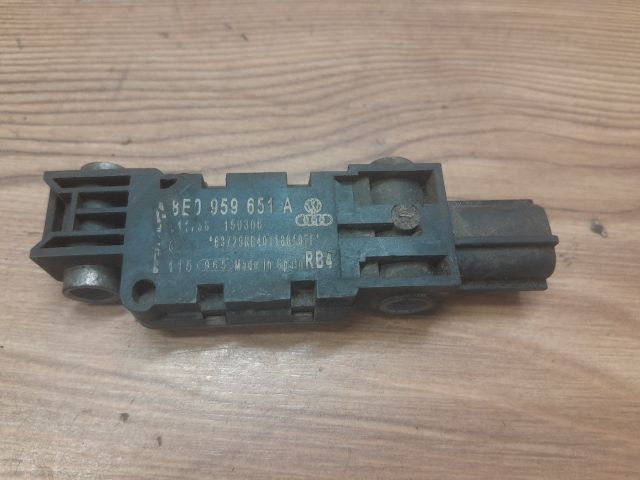 bontott AUDI A4 B7 Bal első Oldal Ütközés Érzékelő