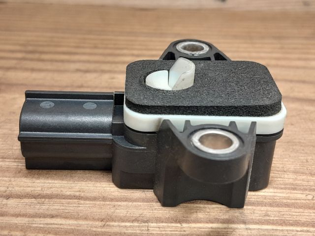 bontott AUDI A4 B7 Bal első Oldal Ütközés Érzékelő