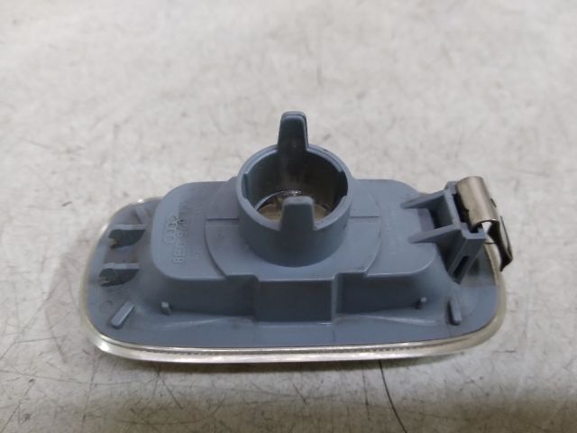 bontott AUDI A4 B7 Bal első Sárvédő Irányjelző