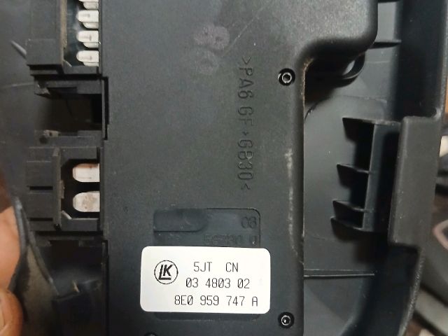 bontott AUDI A4 B7 Bal első Ülésállító Kapcsoló