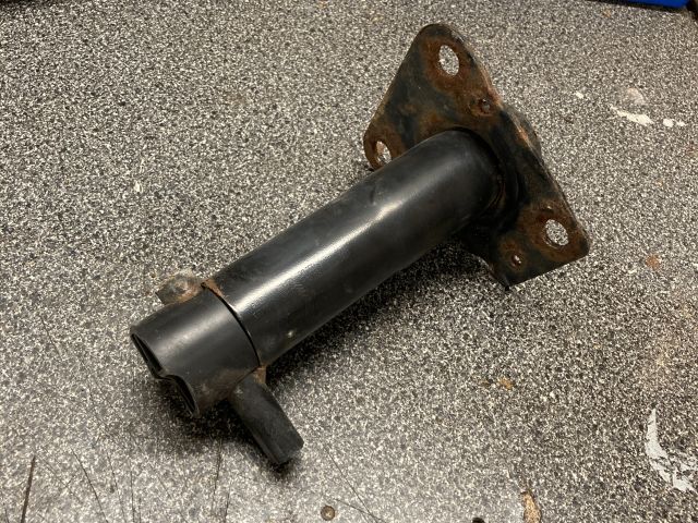 bontott AUDI A4 B7 Bal első Ütközéscsillapító