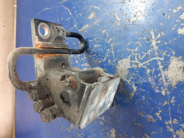 bontott AUDI A4 B7 Bal első Zsanér