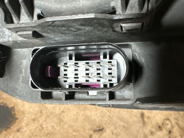 bontott AUDI A4 B7 Bal Fényszóró