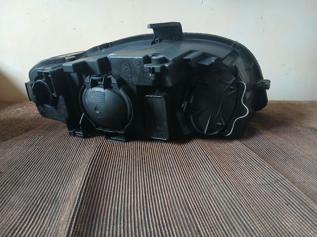 bontott AUDI A4 B7 Bal Fényszóró