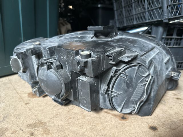 bontott AUDI A4 B7 Bal Fényszóró