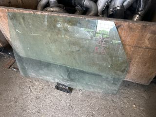 bontott AUDI A4 B7 Bal hátsó Ablak