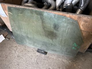 bontott AUDI A4 B7 Bal hátsó Ablak